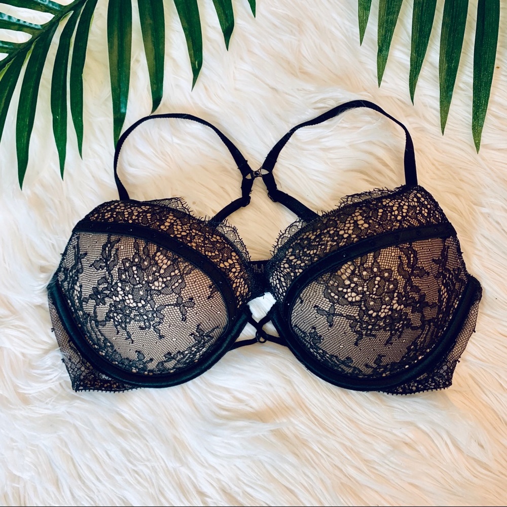NWOT Bombshell Victoria’s Secret 34C Crossed bra